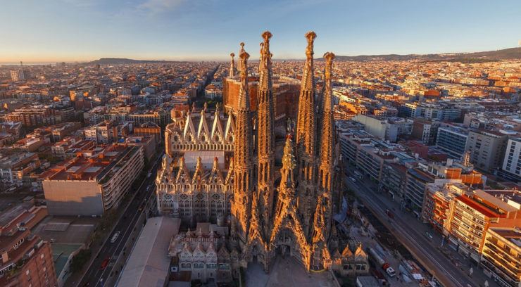 La Sagrada Familia / Antoni Gaudí (1882) - Arkitektuel